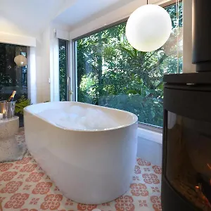 Lovestone Montville