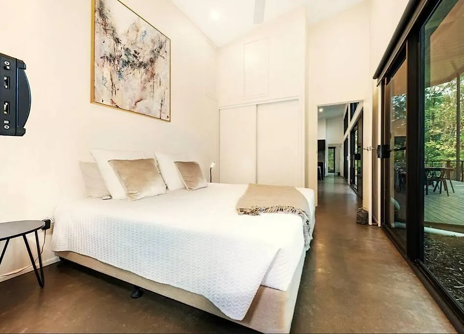 Hunchy Escape Villa Montville